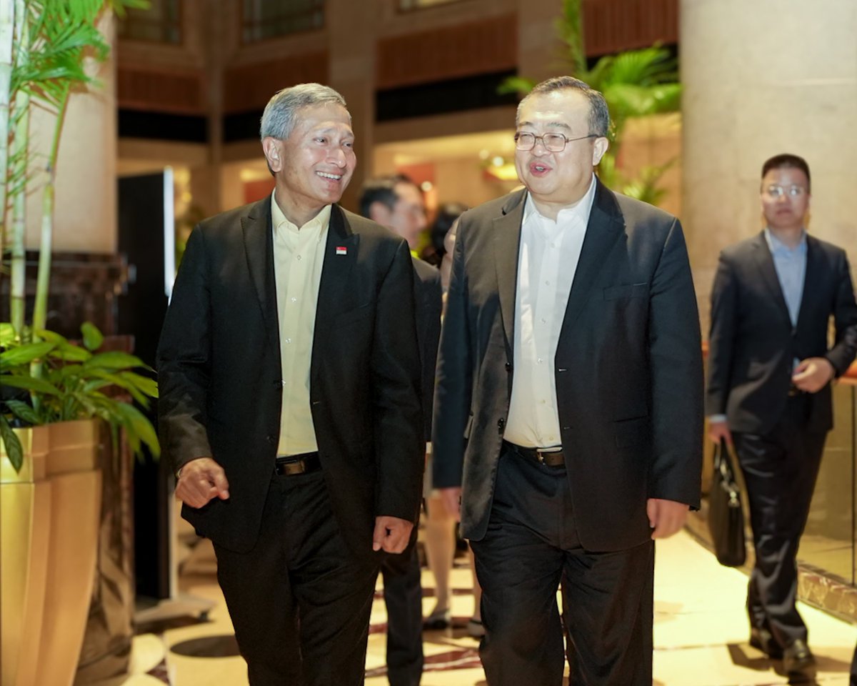 Minister of the International Department of the Communist Party of China Liu Jianchao called on PM @leehsienloong today.   Foreign Minister @VivianBala also hosted Minister Liu to dinner the previous evening. Read more: go.gov.sg/ljc27032024