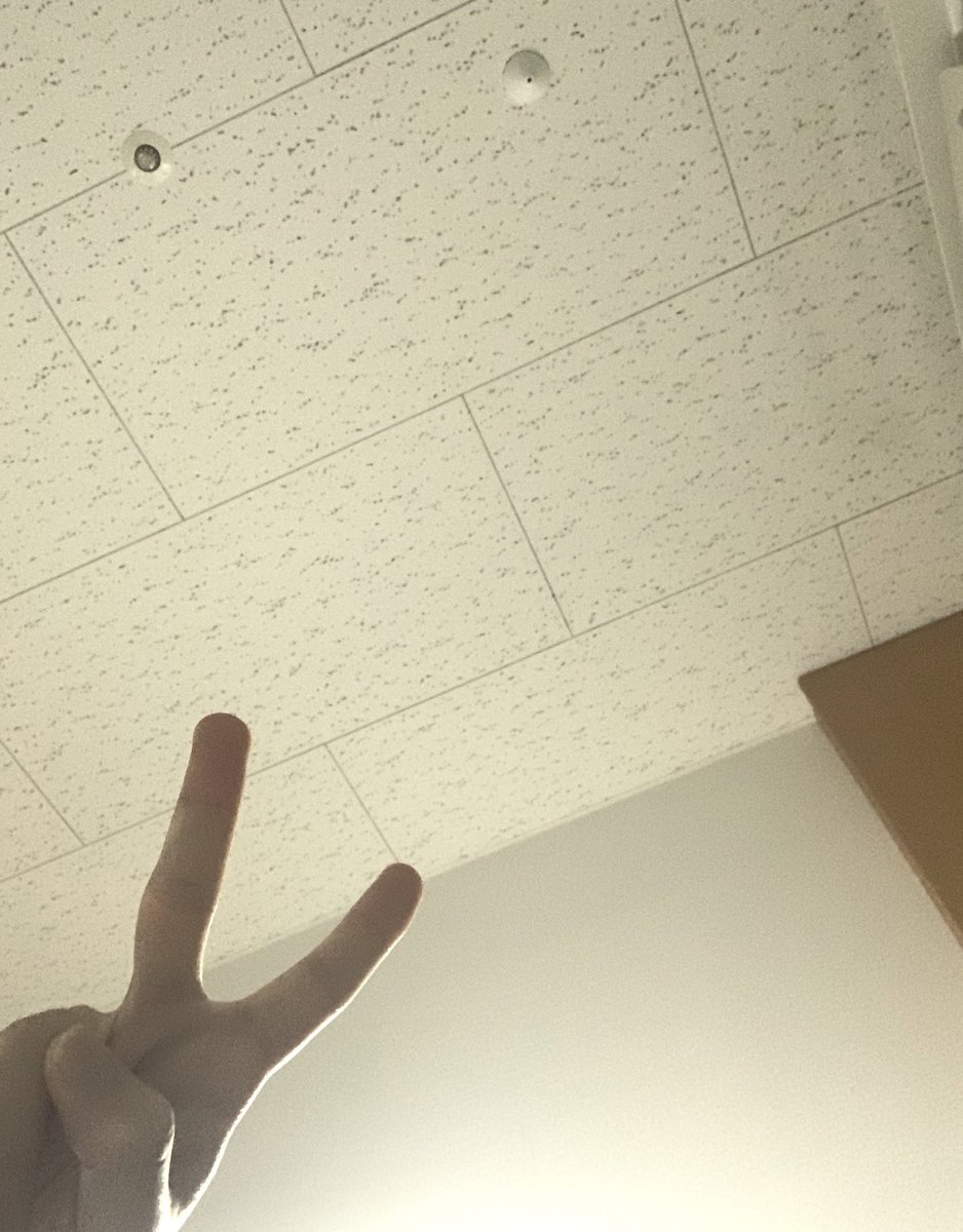 Kohey_fpv's tweet photo. ［#肺気胸 入院3日目］

今日は管を途中でとめました〜

明日CT撮って、肺が元の大きさになってれば管を抜くとのことで〜す

少しは動けるようになりました(歯磨きとか、部屋の電気つけるとか)

明日、無事に肺デッカくなってますよーに！！

早く家に戻りてぇっ https://t.co/9cAYC8jvy4