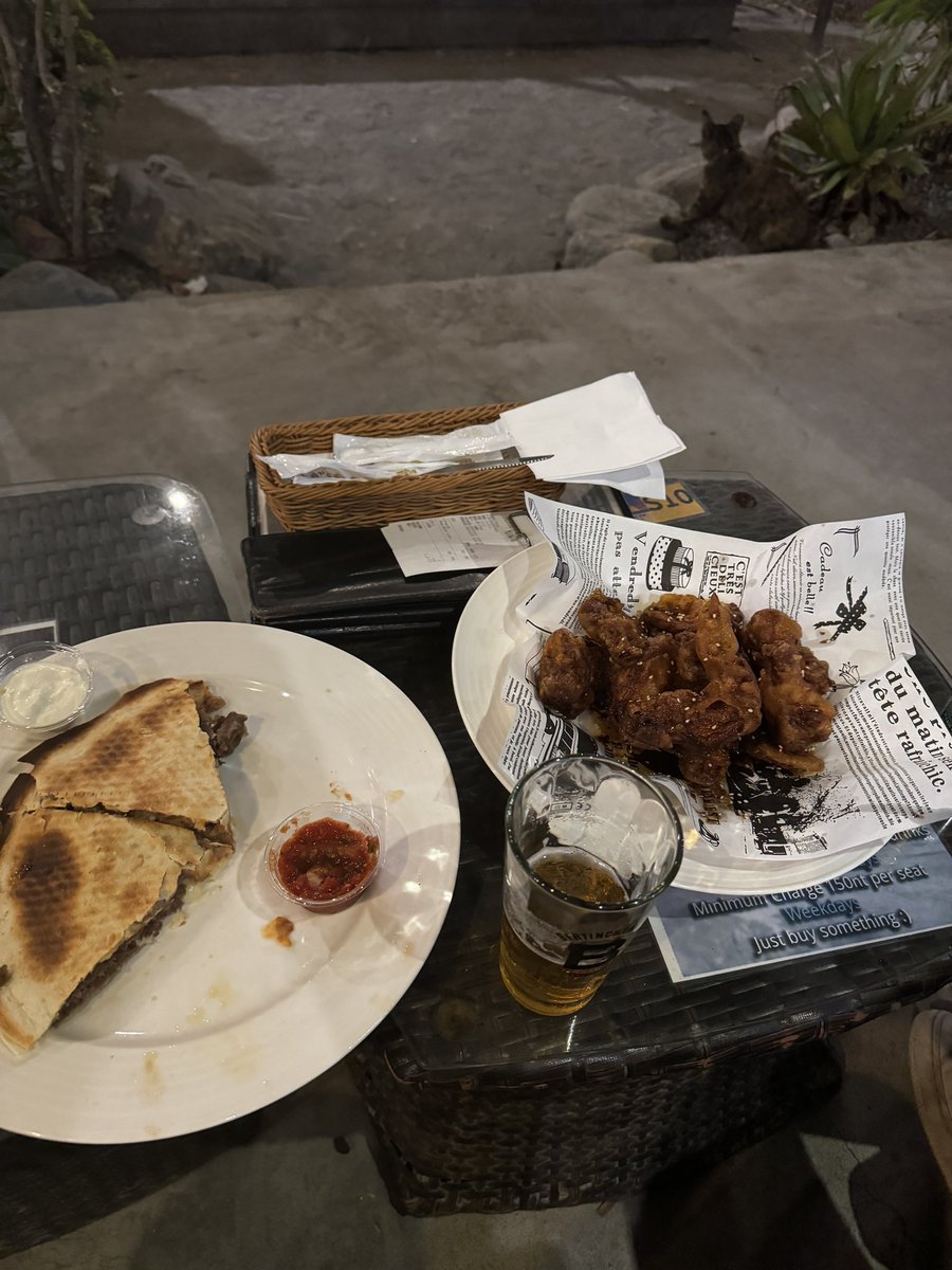 PaulPtlt's tweet photo. Food in Taiwan is stupidly cheap. Even in pure tourist restaurant, full menu, drinks etc in front of the beach for 2 peoples costed me £30… https://t.co/vVNykhlr24