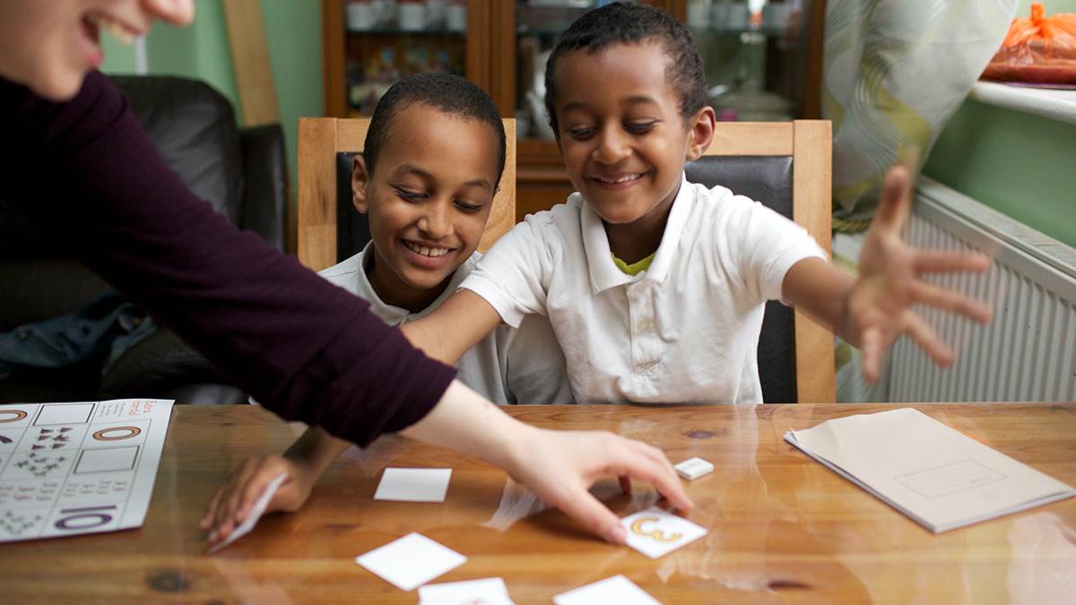 Did you know our #LetterboxClub parcels include maths games to help children with number confidence & problem solving?

Here, numeracy expert Jo Lees reveals why sharing maths games with children experiencing vulnerability or disadvantage is so valuable:

booktrust.org.uk/news-and-featu…