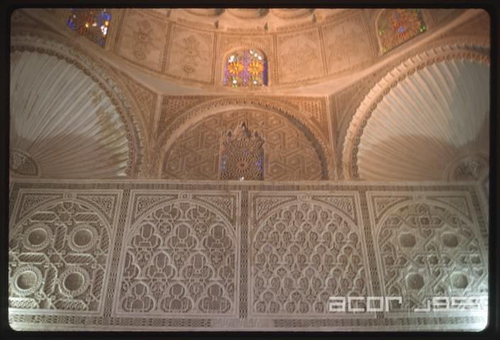 Flashback to 1998: the beauty of the #Mosque of the Barber (Mosque of Sidi Sahbi) in #Tunisia! Barbara Porter focused on this intricate stucco decoration, which truly reflects the elegance of the mosque.