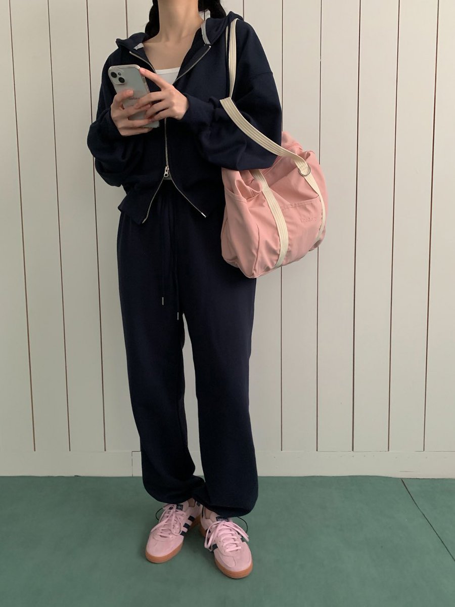 still_cozy's tweet photo. new!(5%off~3/29)
📌메리 더플백 4color 
캐주얼한 디자인에 가볍고 넉넉한 크기로 
여행용,운동용,학교용 등 활용도 높은 더플백입니다:)

#rt이벤트 
rt해주신 한 분께 원하시는 컬러 보내드려요😆 

📎https://t.co/cOnMedVU4Q https://t.co/IEzGFmQPKB