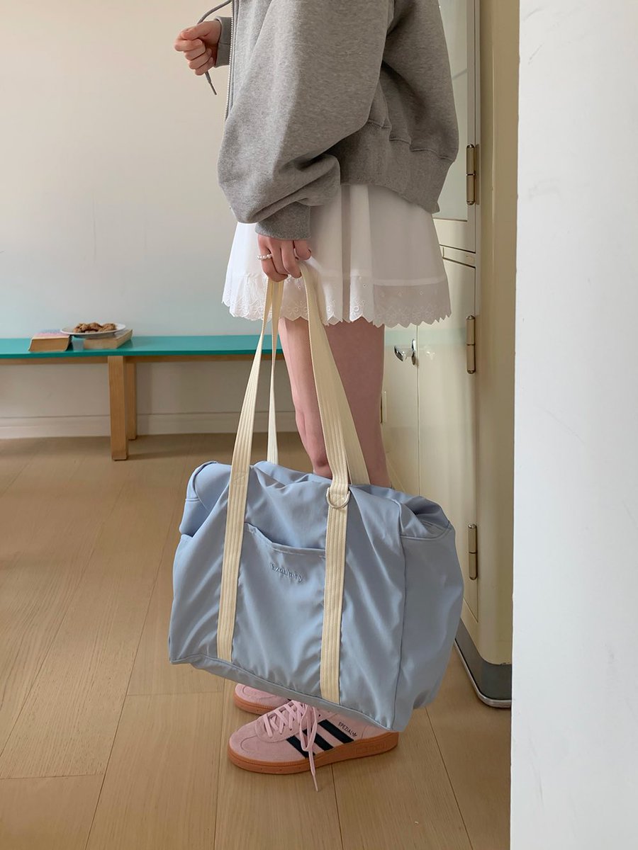 still_cozy's tweet photo. new!(5%off~3/29)
📌메리 더플백 4color 
캐주얼한 디자인에 가볍고 넉넉한 크기로 
여행용,운동용,학교용 등 활용도 높은 더플백입니다:)

#rt이벤트 
rt해주신 한 분께 원하시는 컬러 보내드려요😆 

📎https://t.co/cOnMedVU4Q https://t.co/IEzGFmQPKB