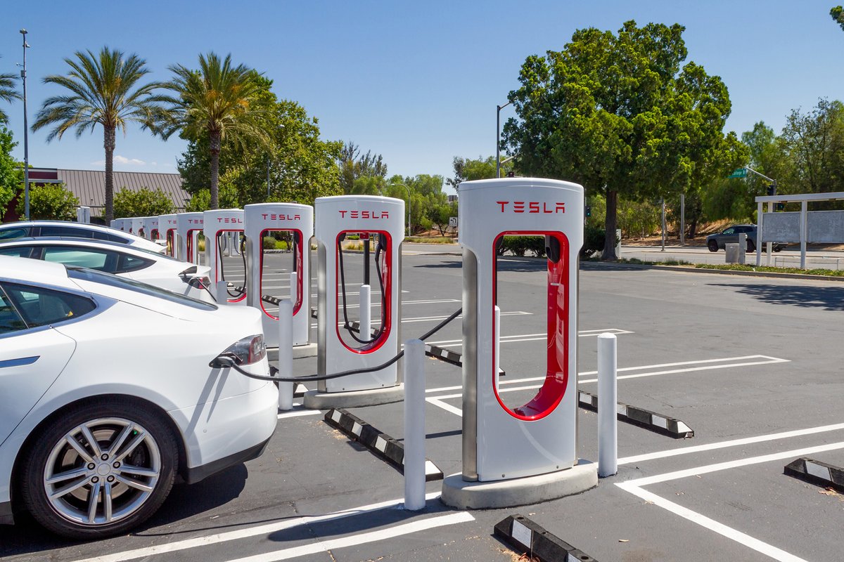 THEN & NOW: Charging stations for a fleet of electric cars ... taken in 1917 vs. 2024!

#History #Electricity #electric #ElectricVehicle #Tesla #Cars #Automotive #photo #picoftheday #TechnologyNews #WritingCommunity #BookTwitter #booklovers #DriveToSurvive #driving #ElonMusk