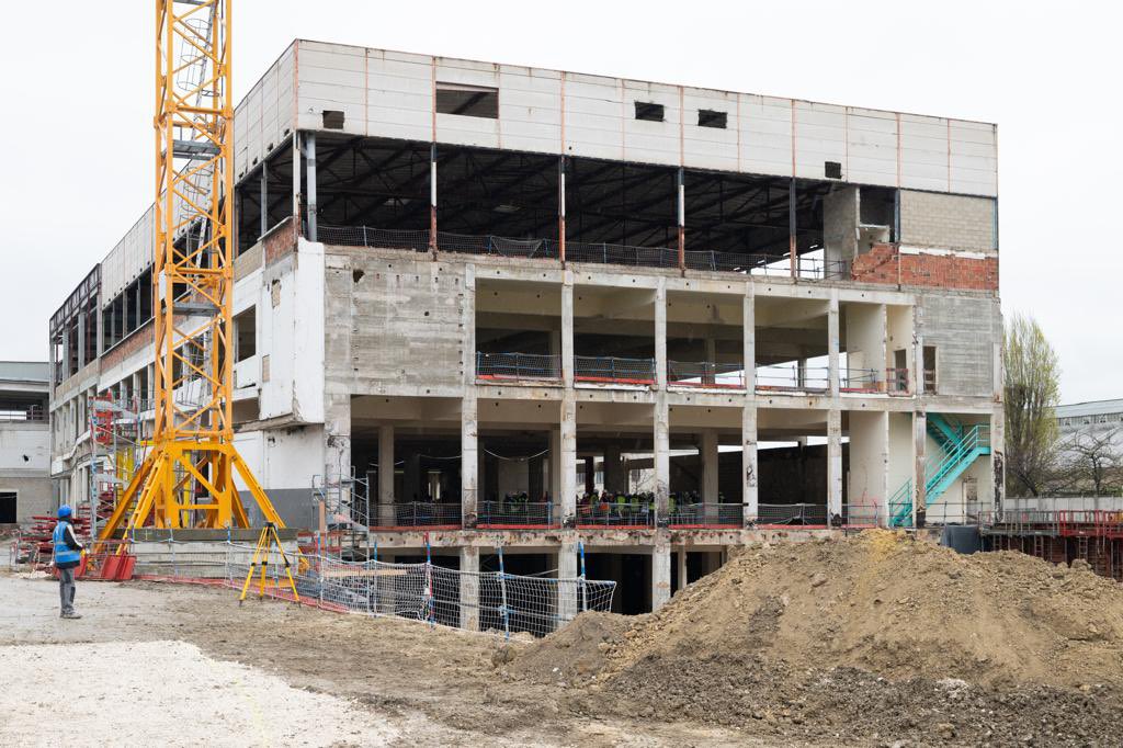 Rachida Dati ن (@datirachida) on Twitter photo 🚧🏗️ Une ère nouvelle pour le Centre national des arts plastiques.
À Pantin, en 2027, seront regroupées toutes les équipes du <a href="/CNAPfr/">Cnap</a> et ses collections sur un site unique de 33.300 m².
Merci à l’Oppic et à l’ensemble des ouvriers présents sur ce chantier, permis grâce à un 🚧🏗️ Une ère nouvelle pour le Centre national des arts plastiques.
À Pantin, en 2027, seront regroupées toutes les équipes du <a href="/CNAPfr/">Cnap</a> et ses collections sur un site unique de 33.300 m².
Merci à l’Oppic et à l’ensemble des ouvriers présents sur ce chantier, permis grâce à un