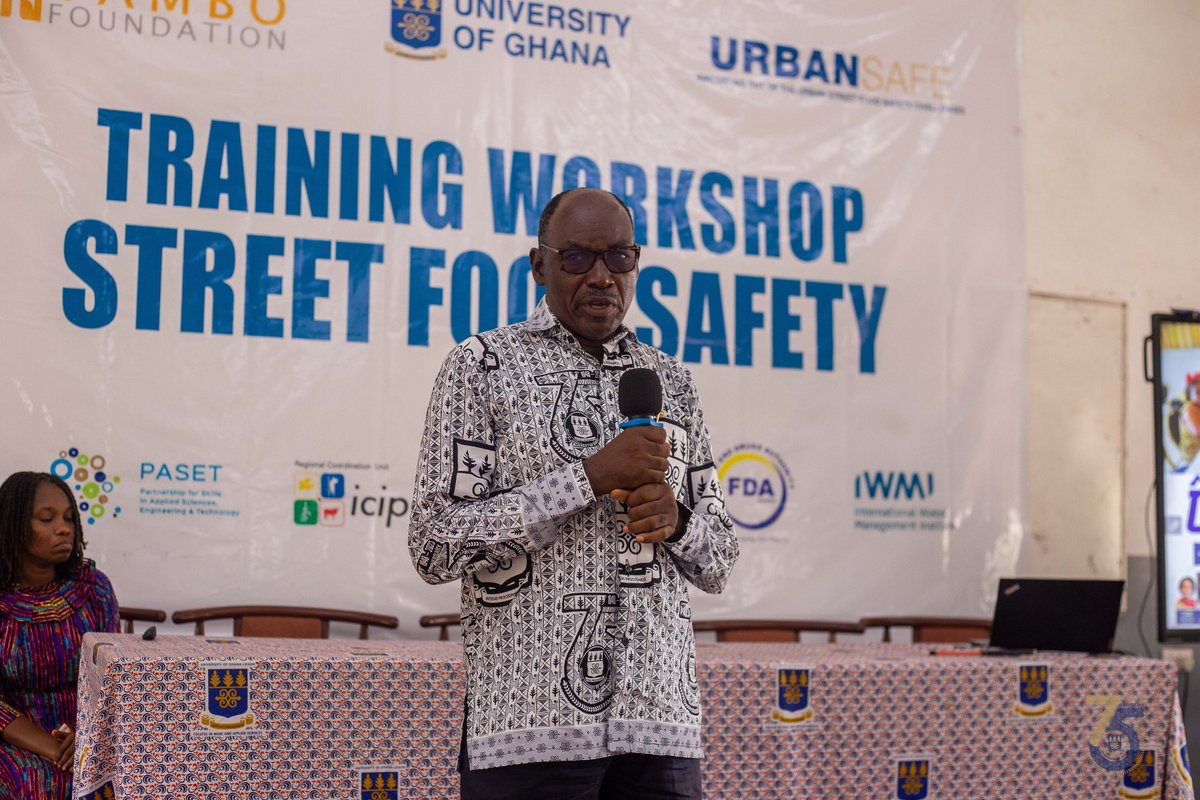 UnivofGh's tweet photo. Over 100 street food vendors across 29 Metropolitan, Municipal and District Assemblies (MMDAs) in Greater Accra have benefited from a two-day training session organized by the Department of Agricultural Economics and Agribusiness as part of its UrbanSafe Project.
1/2

#UGIS75 https://t.co/6CsaMK2EeK