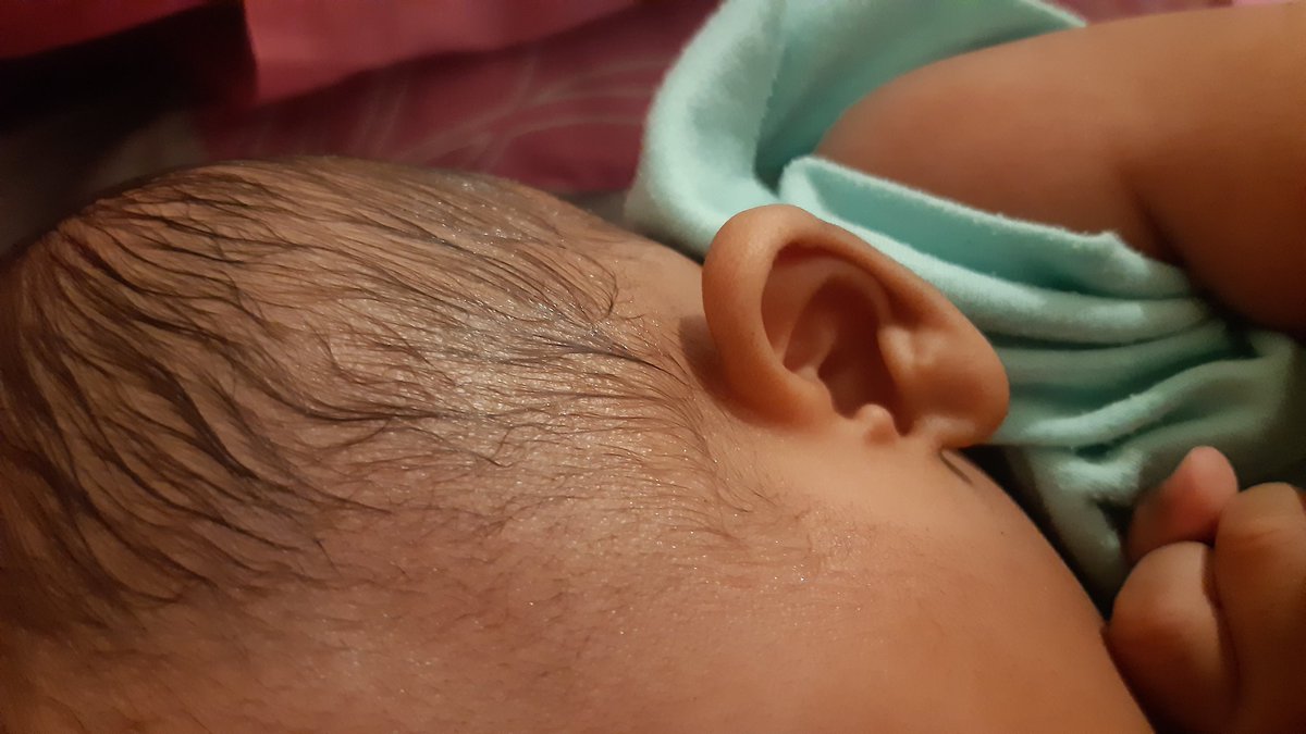 haningds17's tweet photo. Kalau anak lagi tidur suka ngelihatin terus mellow karena bayangin banyak hal tentang dia 😭

Masyaallah sehat2 terus anakku https://t.co/wmi2d94shM