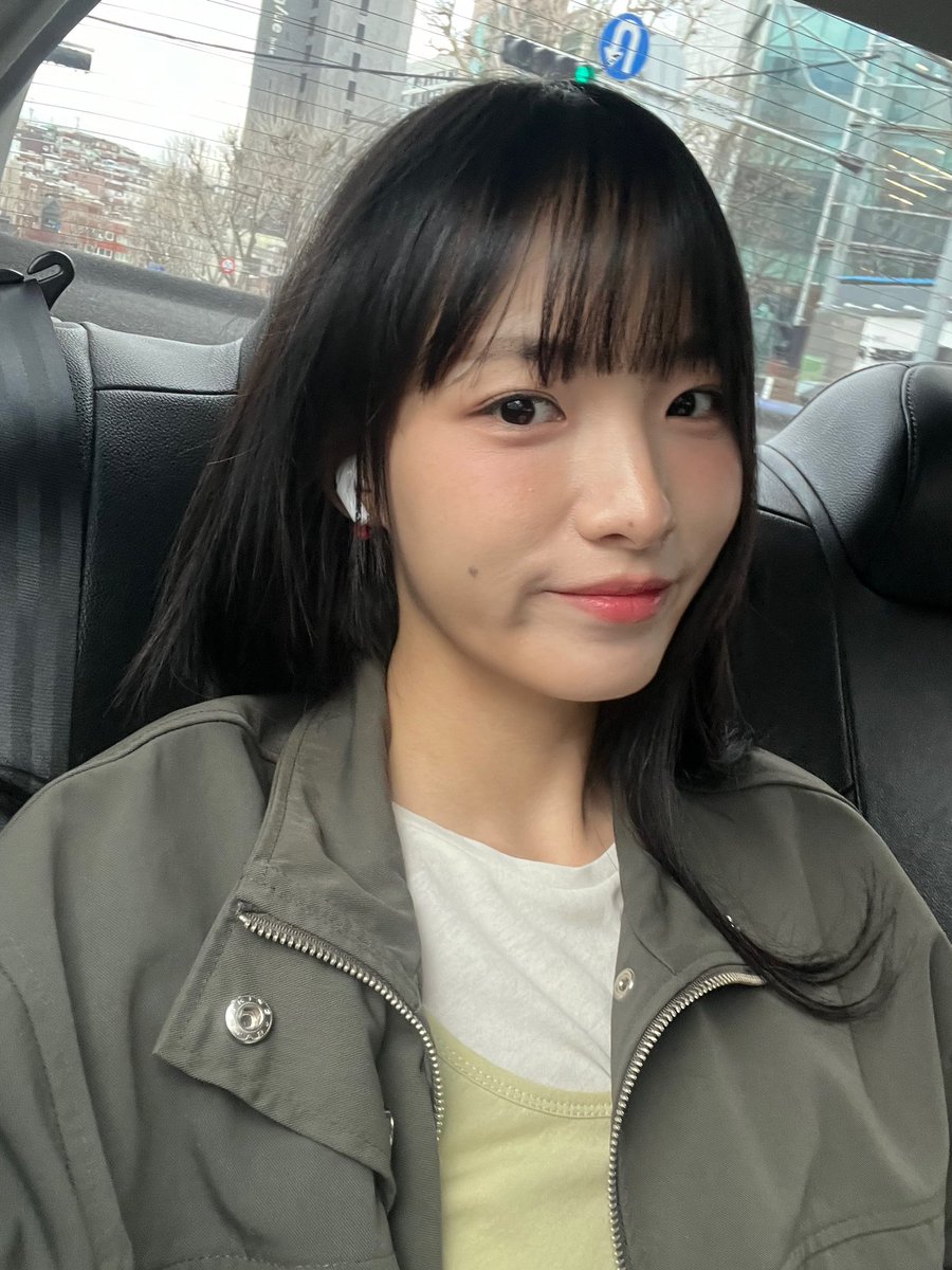 moodyoon_'s tweet photo. 셀카폭탄 약속했으니까! 💝💝💝 https://t.co/kALUyC7lhK