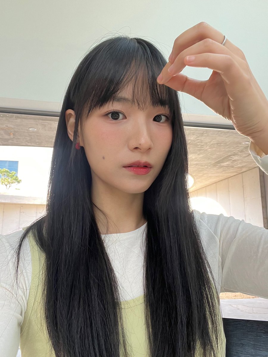 moodyoon_'s tweet photo. 셀카폭탄 약속했으니까! 💝💝💝 https://t.co/kALUyC7lhK