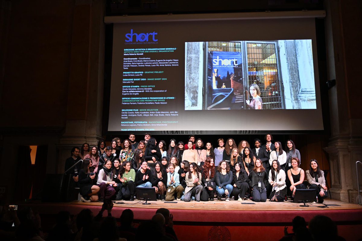 Here's our wonderful team of students! We can't believe we already wrapped up another edition of Ca' Foscari's Short Film Festival. A big thank you to all the volunteers and coordinators🧡