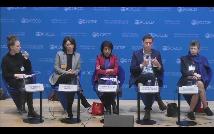 🎙️« After Navalny: What more can we do to protect anti-corruption activists and journalists? » At #GACIF, @laurentrichard0, alongside @cynthia_gabriel, @ekagigauri_ & @julia_wallace, emphasized the need to protect journalists who face threats while investigating. 🔐…