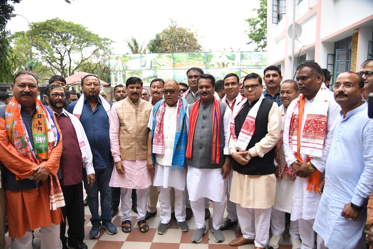 jayanta_malla's tweet photo. As we gear up for the upcoming LS elections, I accompanied @BJP4Assam candidate for Tezpur PC, Shri Ranjit Dutta as he filed his nomination for the constituency, in presence of State President Shri @Bhabesh_KalitaR.

The overwhelming love & blessings we have received from the people is a sign the momentous victory we will achieve in Tezpur.

#AbkiBaar400Paar