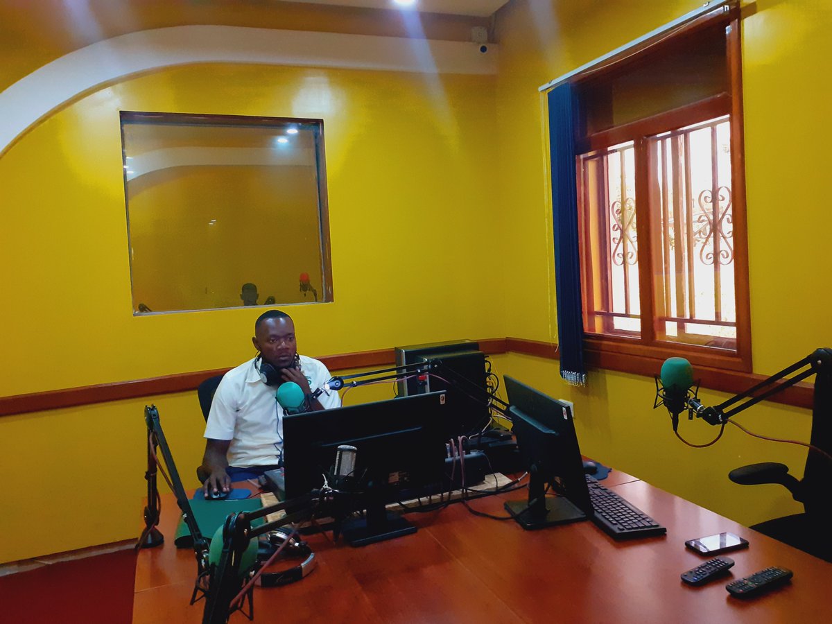 kyakafmradio's tweet photo. #EarthAndBeyond live on KyakaFm with Kakensa giving you 2hrs(2-4pm) of what's transpiring domestically and beyond the boarders. https://t.co/42Wp8Be3Fc