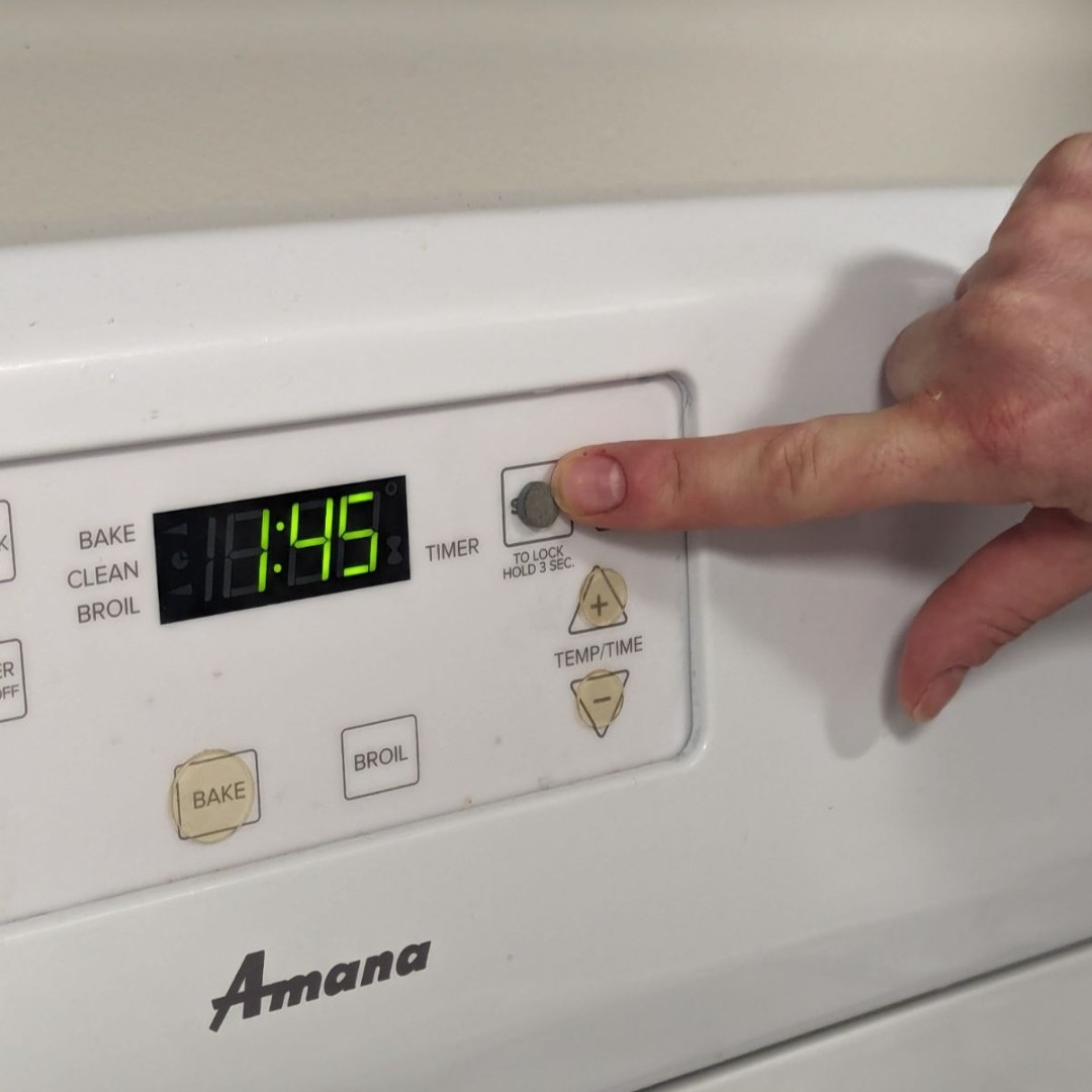 TheIrisNetwork1's tweet photo. Client homes are often outfitted with bump dots that label important items. These dots provide tactile contrast, allowing for easier access to appliances such as stoves, microwaves, and washing machines. https://t.co/GtSONx4g1q