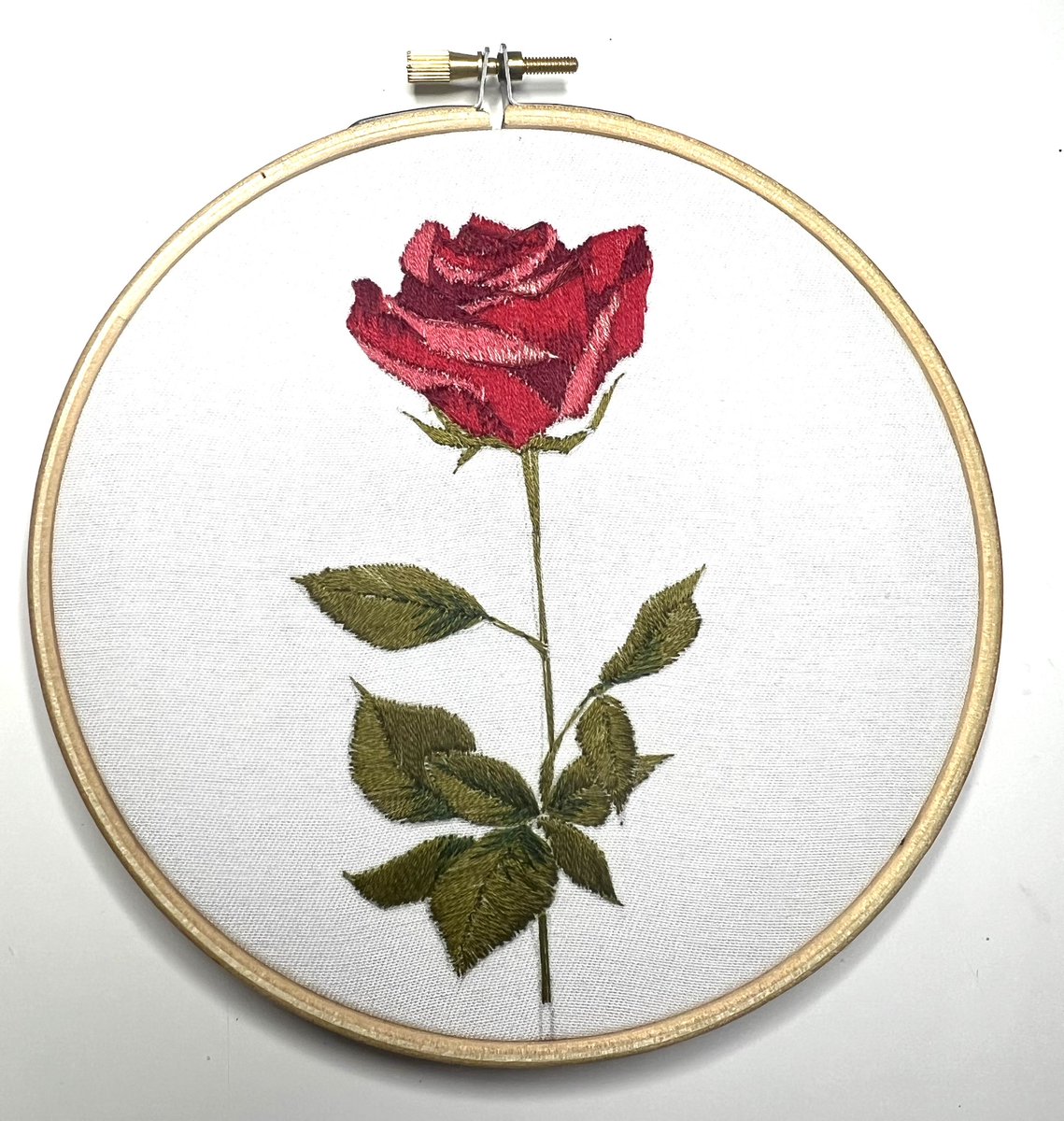 Loved doing this single rose, I have a bit more time to do personal projects this month so looking forward to more florals - because despite the preconception of embroidery and flowers I’m determined to prove they don’t all need to be twee!