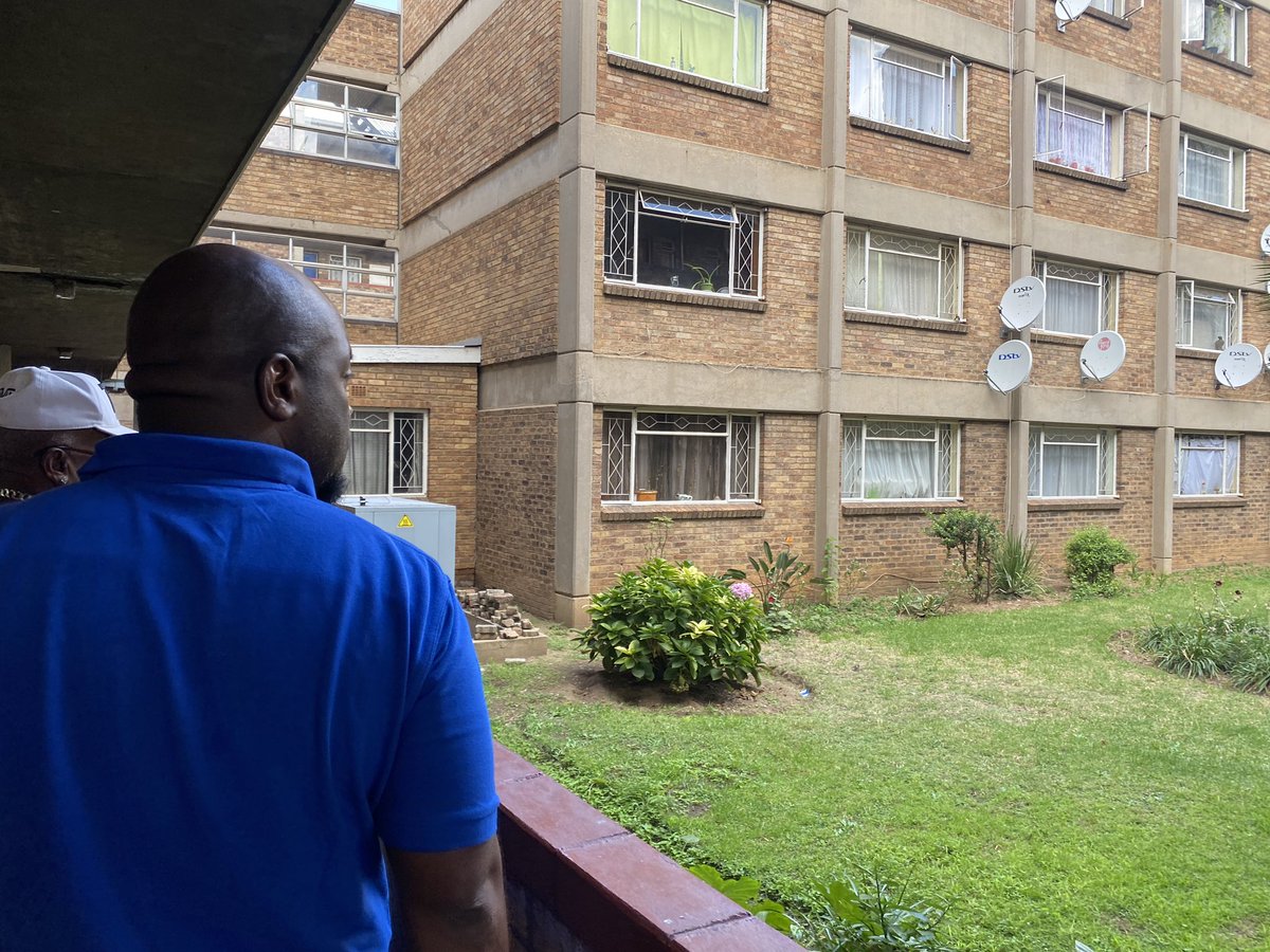 SollyMsimanga's tweet photo. I paid a visit to the Pauline Davis Flats and the lived reality of these residents shocked me. 
The building has been neglected by the government. Residents are forced to live in a state-owned block of flats that does not have a functional elevator, is ridden with rats and is also burdened with a myriad of water issues. 
This can’t go on! 
On May 29th, we must vote to RESCUE Gauteng!