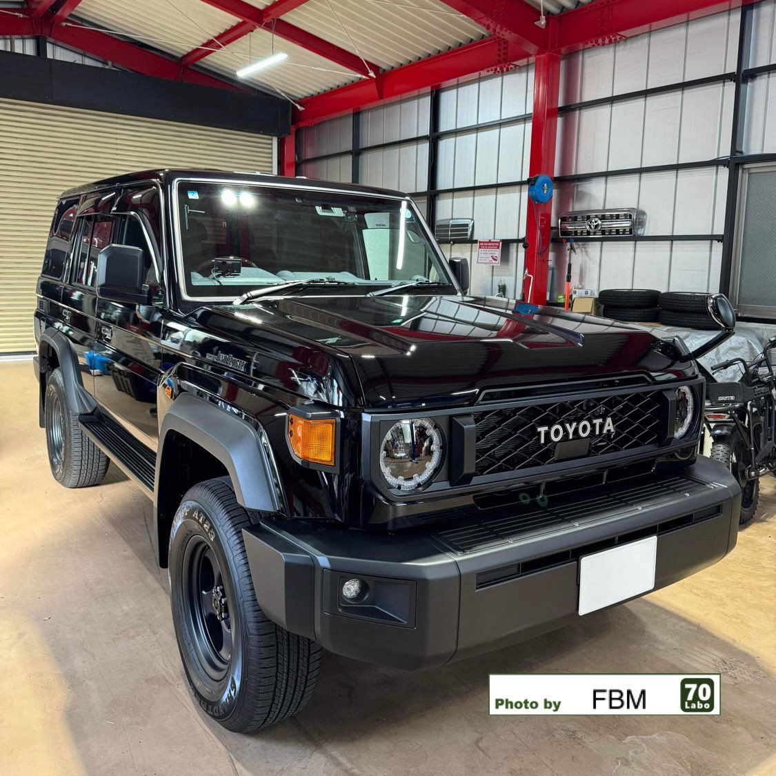 FBのフォロワーさんから提供いただいたブラック再再販ランクル70画像