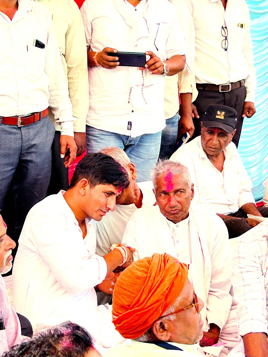 roat_mla's tweet photo. लोकसभा क्षेत्र बांसवाड़ा के त्रिपुरा सुंदरी में आयोजित गैर नृत्य कार्यक्रम में सम्मिलित हुए। 🙏☘️ https://t.co/lWQvZ56521