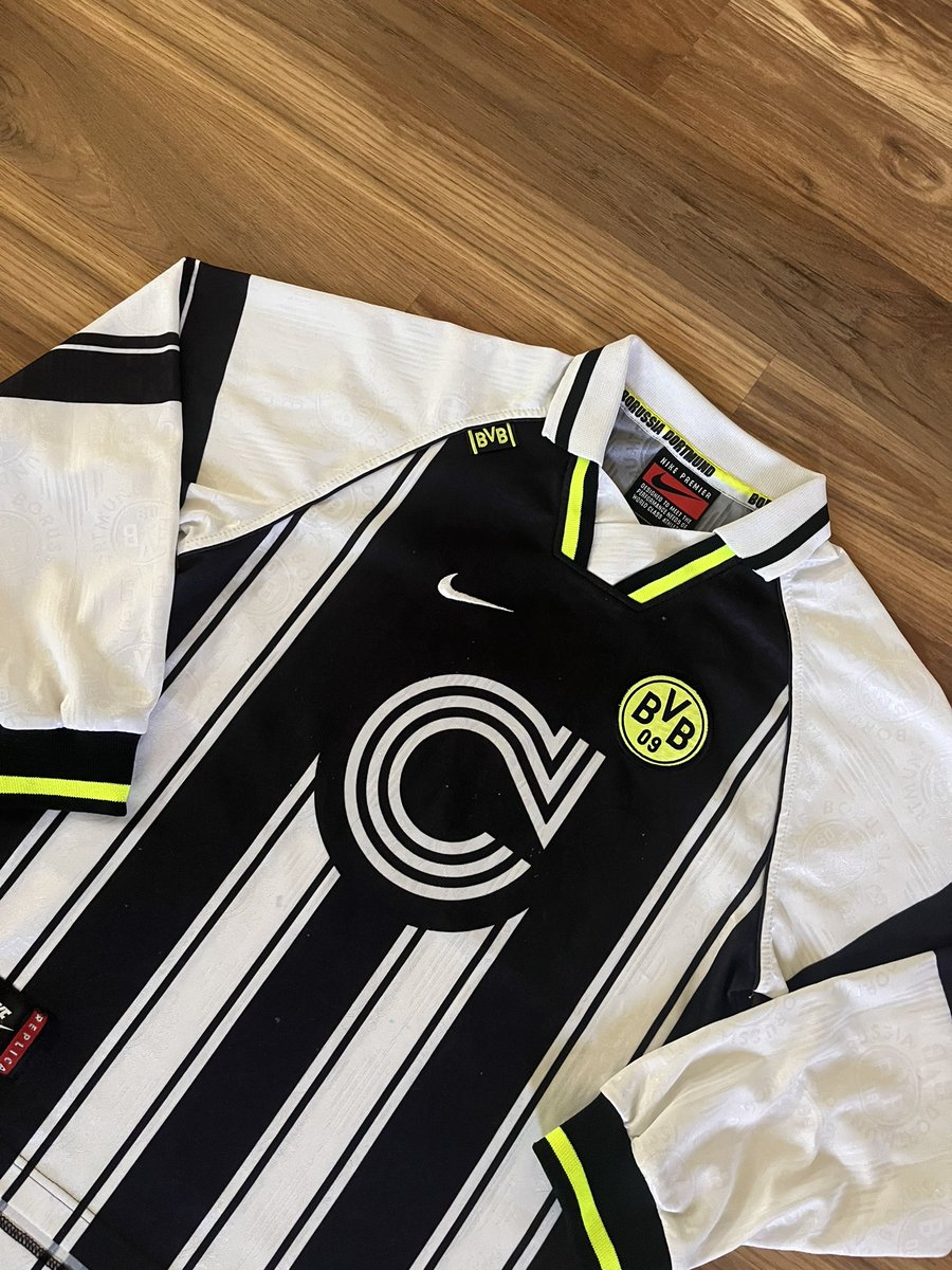 FPLMilwaukee's tweet photo. @ShirtSellerList 1996 BVB European Away
Size- Youth Large
18inches x 22inches https://t.co/ADUOCa1w1k