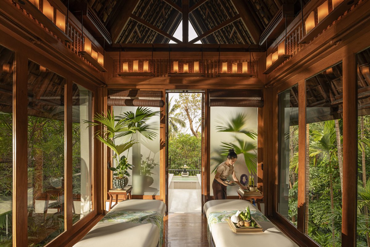 FSThailand's tweet image. Indulge in a luxurious cannabis-infused therapy at the Secret Garden Spa -  rejuvenate body, mind, and being with a head-to-toe ritual featuring the essential benefits of CBD oil and balm. Experience complete relaxation through the bit.ly/fskoh_spa_cann…. #fskohsamui #fswellness