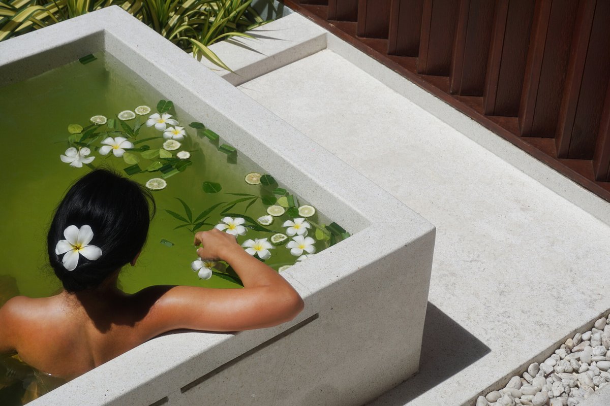 FSThailand's tweet image. Indulge in a luxurious cannabis-infused therapy at the Secret Garden Spa -  rejuvenate body, mind, and being with a head-to-toe ritual featuring the essential benefits of CBD oil and balm. Experience complete relaxation through the bit.ly/fskoh_spa_cann…. #fskohsamui #fswellness