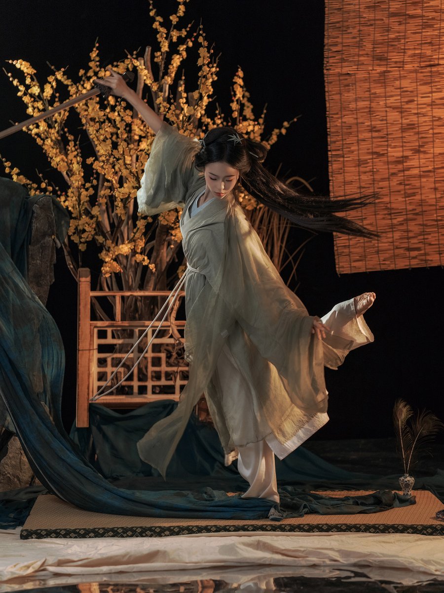 hanfuKFC's tweet photo. 师姐梦中斩龙
#剑三 #剑网3 #ChinaCulture  #photography https://t.co/4vQb3uwJqW
