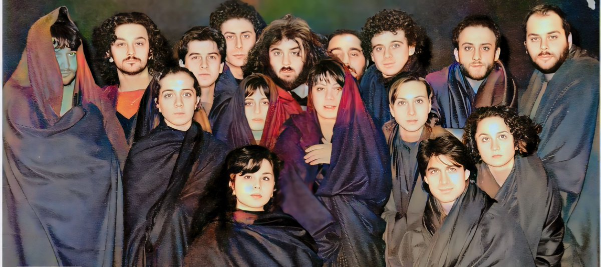 Oresteia adlı oyun 1991-1992 İstanbul Sezonu Devlet Tiyatrosu @reha_ozcan Pylades rolünde efendim. #27MartDünyaTiyatroGünü kutlu olsun. Fotoğraf muhteşem değil mi sizce de? Saygılarımla