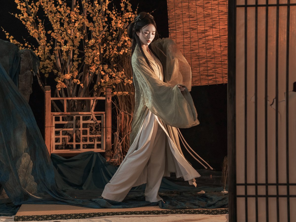 hanfuKFC's tweet photo. 师姐梦中斩龙
#剑三 #剑网3 #ChinaCulture  #photography https://t.co/4vQb3uwJqW