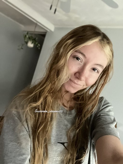 Gmorninggg pre-coffee face! Do I look as grumpy as I feel? 😴 https://t.co/l5RVIVPaOZ