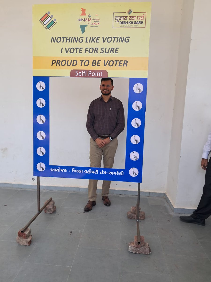 AmreliSveep's tweet photo. આજે કલેકટરશ્રી અમરેલીની અધ્યક્ષતામાં  યુથ વોટર ફેસ્ટિવલનું આયોજન કરીને કલેકટરશ્રી અને જિલ્લા વિકાસ અધિકારીશ્રી દ્વારા યુવા મતદારોને પોતાની ફરજો વિશે,વિવિધ એપ વિશે જાણકારી આપીને સો ટકા મતદાન માટે શપથ લેવડાવીને ફ્લેશ મોબ એક્ટિવિટી ,સિંગનેચર કેમ્પઈન પ્રવૃત્તિ  કરવામાં આવી. https://t.co/0uLnAULYN6