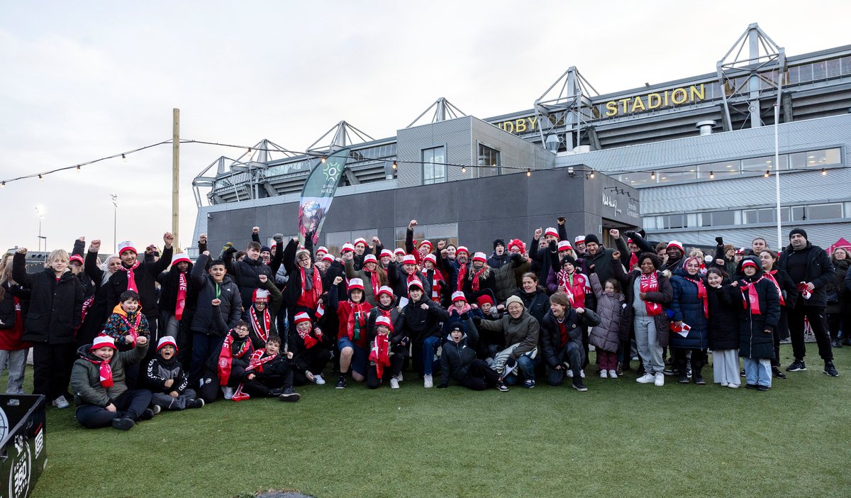 DBU inviterede ”En del af holdet” til Herrelandskamp. I går havde vi fornøjelsen af at invitere en masse glade børn og deres forældre til kamp på Brøndby Stadion. Trods en kold marts-dag, så var smilene ikke til at tage fejl af💪 Læs om projektet her: dbu.dk/boern-og-unge/…