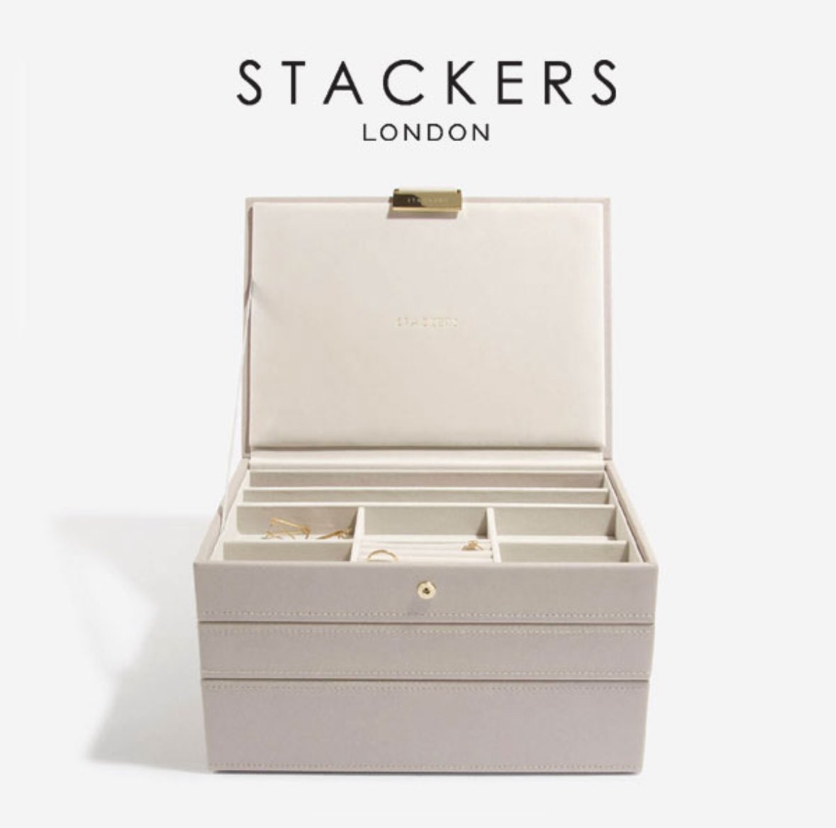 7rara__n's tweet photo. インスタに載せると高確率でどこのですか？って聞かれるジュエリーボックス💍🪞
STACKERSは内側ふっかふか、カラバリ豊富、仕切りの種類も選べるのでお勧め。 https://t.co/Q1wsEP2S2U