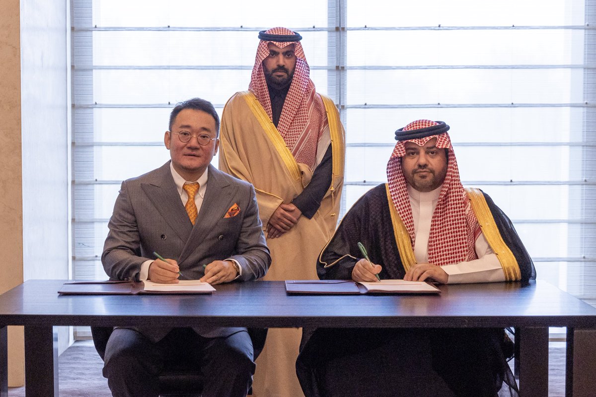 BadrFAlSaud's tweet photo. بدعم من قيادة البلدين الصديقين، التعاون الثقافي السعودي الصيني يبدأ فصلاً جديداً، بعدة اتفاقيات، حيث سعدت بتوقيع مذكرة تفاهم بين @MOCSaudi ووزارة الثقافة والسياحة في الصين لتعزيز التعاون الثقافي، وتعاون @FilmMOC مع مجموعة فيلم بونا الصينية، واستضافة المملكة كضيف شرف في معرض بكين الدولي للكتاب 2024.

#رؤية_السعودية_2030