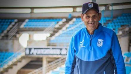 🤍🖤 En agradecimiento a su dedicación, compromiso y amor por el Club Deportivo Badajoz y sus colores, este domingo vamos a hacerle un homenaje a Ángel Cuenda, "Angelito", nuestro histórico utillero.
