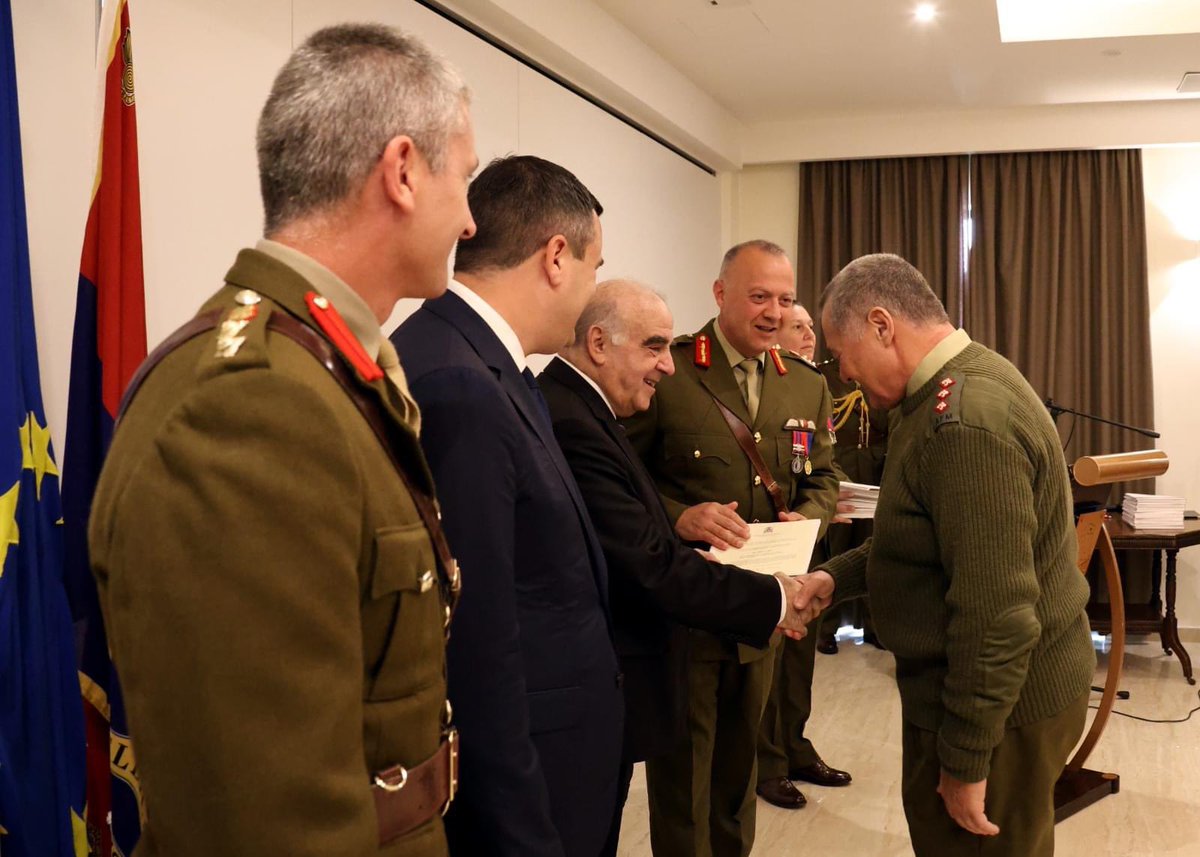 This morning, I presented certificates to 43 new officers of the Armed Forces of Malta. While I once again congratulate them all, I would like to thank the Armed Forces of Malta for their work in the interest of the common good of our country.