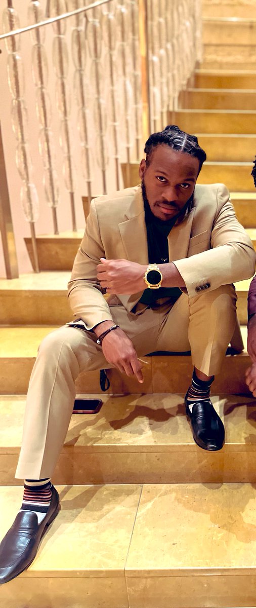 Ab-stract tweet media