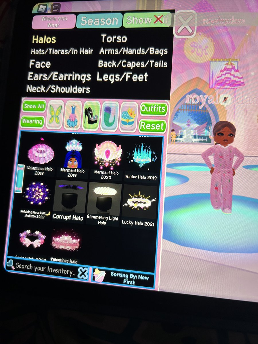 royalejadaa's tweet photo. TRADING ROYALE HIGH HALOS FOR MM2 WEAPONS!

-35+ proofs on tt : jadaaproofs 
- strictly ngf 
comment offers 🎀🫧💓 https://t.co/G6jQ9ra6Vs