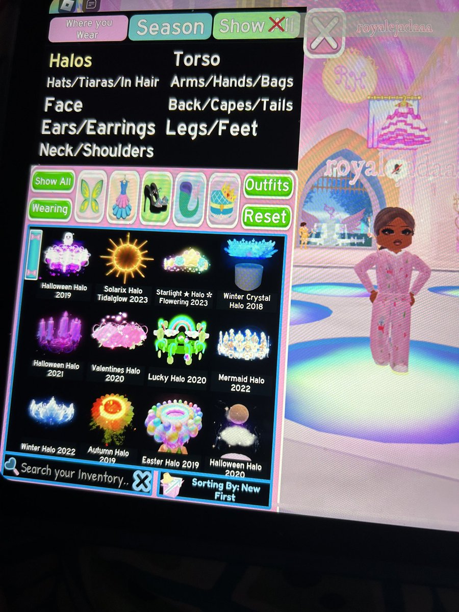 royalejadaa's tweet photo. TRADING ROYALE HIGH HALOS FOR MM2 WEAPONS!

-35+ proofs on tt : jadaaproofs 
- strictly ngf 
comment offers 🎀🫧💓 https://t.co/G6jQ9ra6Vs