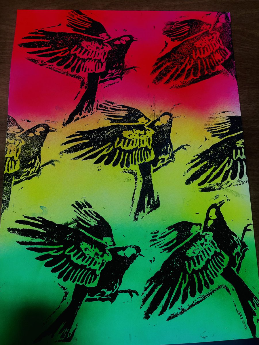 Ro has completed her spray painting and printing. What will it become, a wallpaper, a bedspread, a chair cover or a cushion cover ? @ugs_S1 @UGSchool