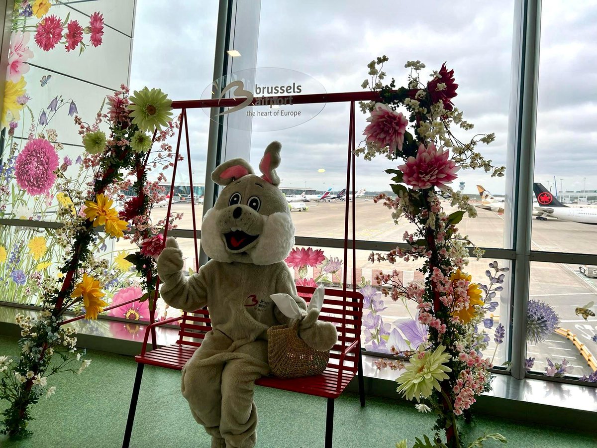 With more than 1.1 million passengers expected (a slight increase vs 2023), 160 #directdestinations, a floral touch, #Easter bunnies 🐰 & chocolate eggs, #brusselsairport kicks off the Easter holiday in full swing ✈ 👉More in our latest #pressrelease: brusselsairport.be/en/pressroom/n…