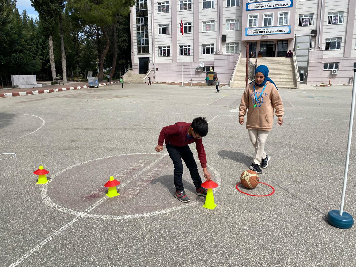 GSB_Antalya's tweet photo. Aksu ilçemizde gerçekleştirdiğimiz,"Mutlu Çarşamba"projesi kapsamında, Aksu Halk Eğitim Merkezi Şahin Harun Kırbıyık Kurs Merkezinde eğitim gören Akdeniz Otizm Spor Kulübü öğrencileri, buluştuk. Onlar eğlendi, biz mutlu olduk. https://t.co/xWvVZqaD48
