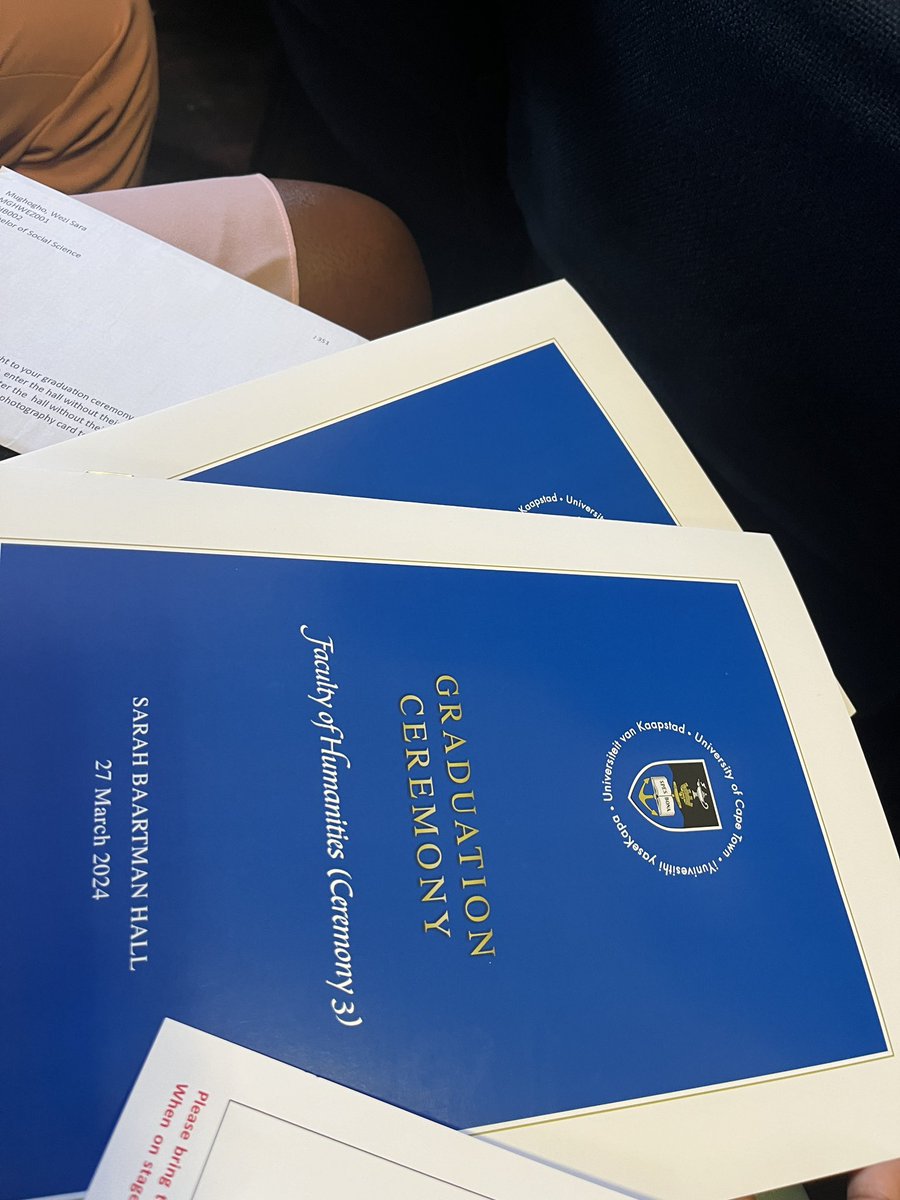 And DID!👩🏽‍🎓👩🏽‍🎓
Went from seeing grad content to being in it🥹