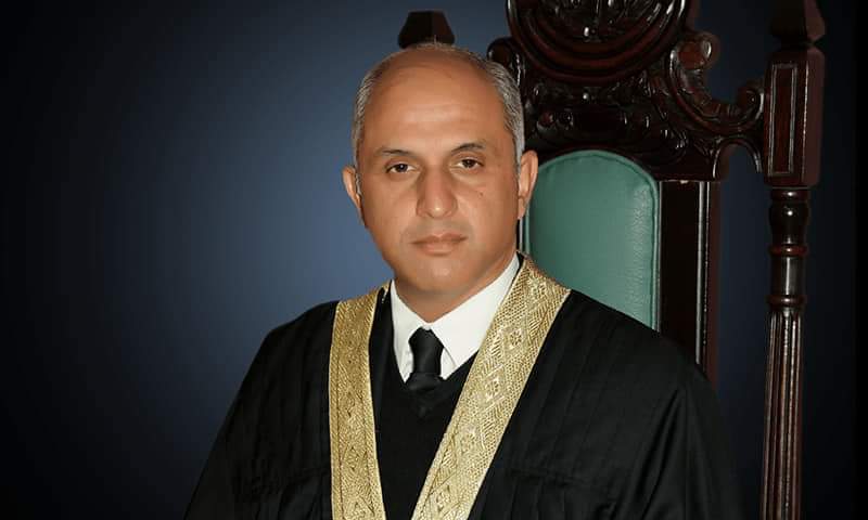 musachaudhary93's tweet photo. جسٹس محسن اختر  کیانی نے  اربوں روپوں کی پراپرٹی کیسے  بنائی؟؟

جسٹس محسن صاحب غوری ٹاؤن اسکیم اسلام آباد کے وکیل رہے اور ناجائز قبضہ مافیا کے سربراہ رہے جج بننے کے بعد بھی انکی سرپرستی کرتے رہے
سول و سنیر ججز رانا مجاہد، عمر شبیر، رانا وقاص، نوید خان نزعت محمود، اور رفعت محمود… https://t.co/hNN2tPPd5S
