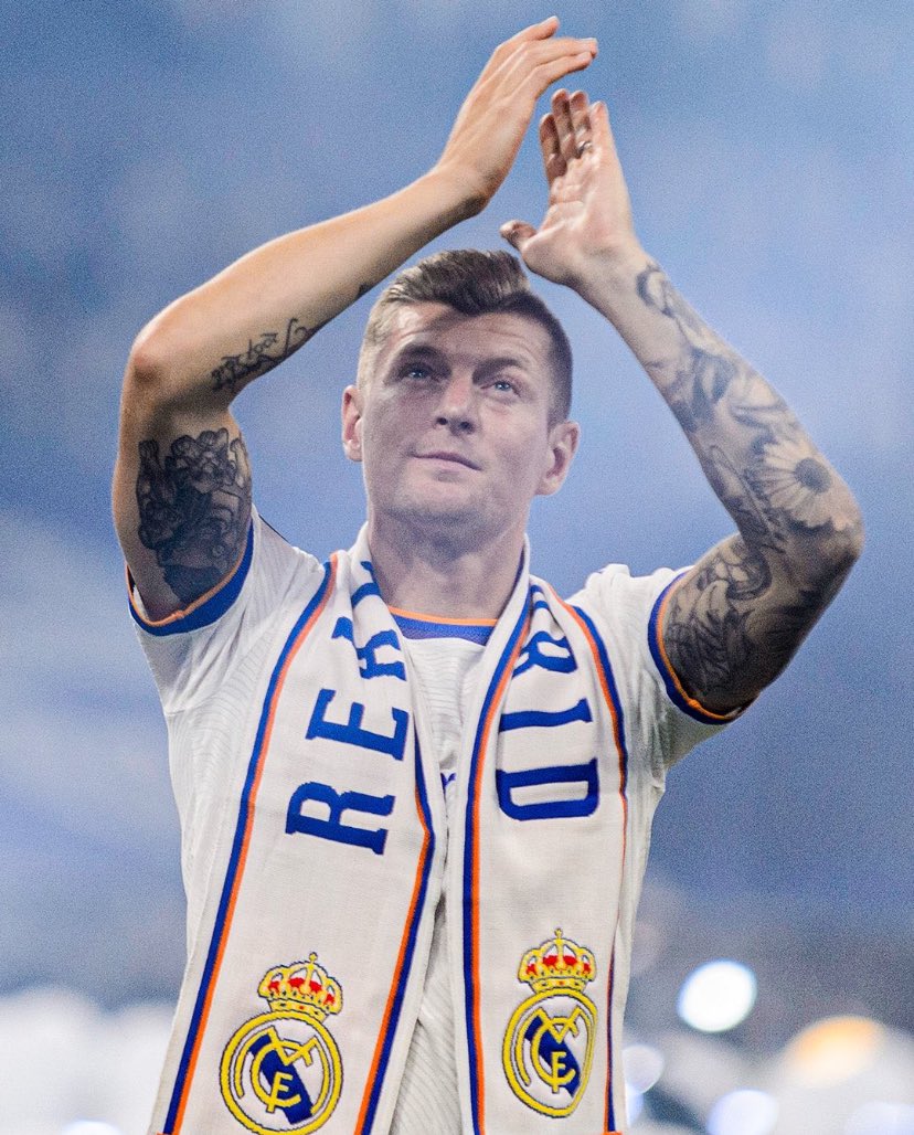 PPltransfers's tweet photo. 🚨⚪️ EXCLUSIVE: Toni Kroos will stay and continue at Real Madrid as new one year deal until 2025 is set to be agreed!

Direct talks between Kroos and Real on contract and it’s now just a formality to sign, imminent. #HalaMadrid⚪️ 

Source:(@FabrizioRomano) https://t.co/r5IKLct2qR