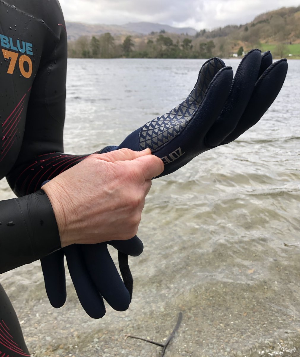 Pete's 3-word review of the new Yulex Gloves from Zone3: 
WARM
SNUG
FLEXIBLE
.
What is Yulex? A natural rubber. It's biodegradable. 
.
swimthelakes.co.uk/.../zone3-yule…
.
#notneoprene
#swimgloves
#openwaterswimming
#wildswimming
#thermalgloves
#yulex
