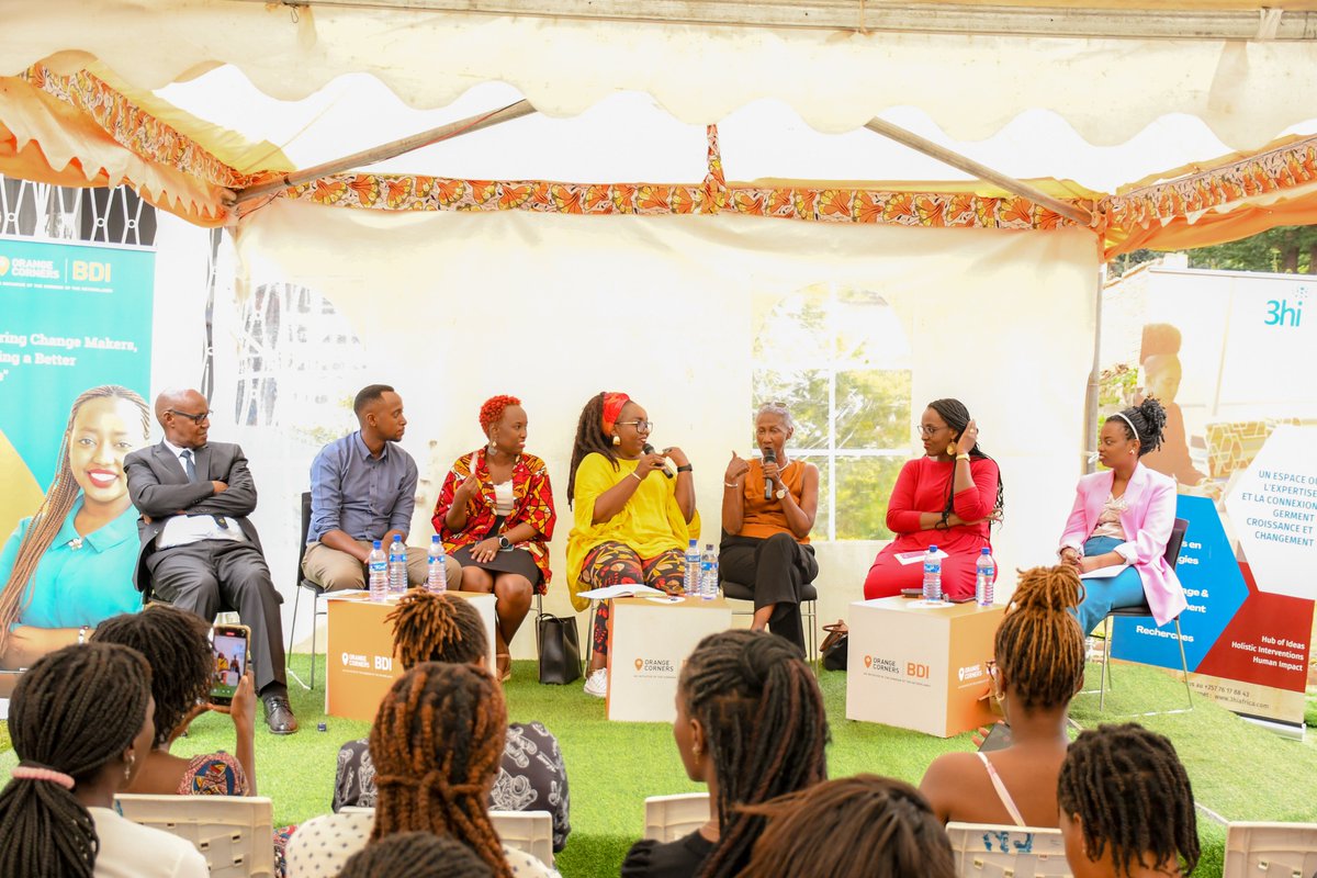 FalFalgroup's tweet photo. 🗓️Ce Vendredi, 22 Mars 2024, a été marqué par une table ronde qui a eu lieu dans les enceintes du Hub Huza.
🤩Ce fût un honneur de participer à cette table ronde et d'aborder le sujet de l'éducation financière dans le cadre de la célébration de la Semaine Mondiale de l'Argent.💰 https://t.co/evoK496fDd