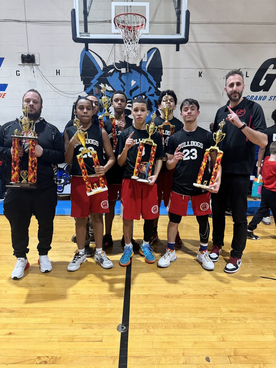 Congratulations to the MS582 basketball team for dominating the court and bringing home the District 14 Basketball Championship trophy! 🎉👏 Your hard work, dedication, and teamwork have truly paid off. Let’s celebrate this incredible achievement together! 🥳🎊 Go Bulldogs! 🐾