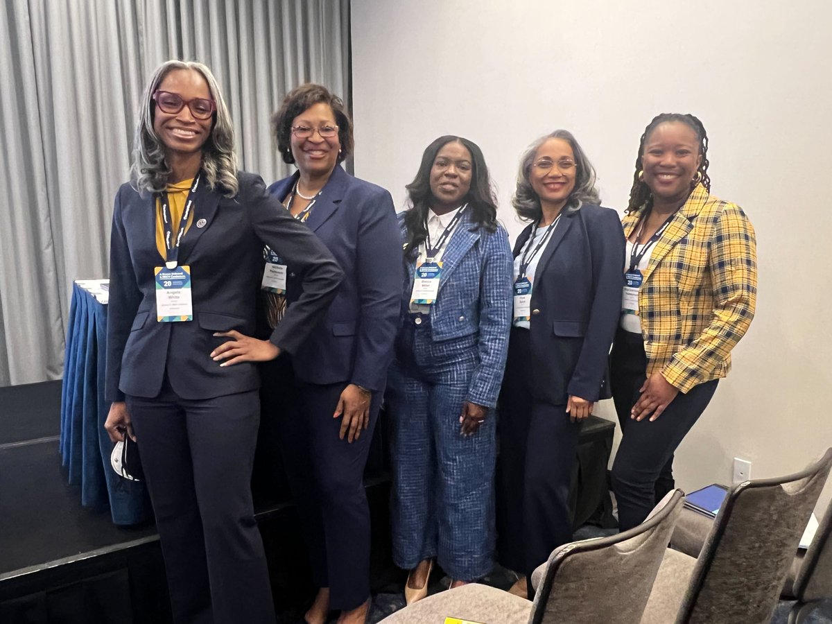 InsideTrack's tweet photo. Fantastic presentation at the @CollegeBoard #HBCUConference yesterday. Angela White, Dean of Student Success at @JCSUniversity presented on their approach to developing a student success coaching program. Certified #InsideTrack coaches presented with Dean Smith. https://t.co/Rm8zJvWHJ7