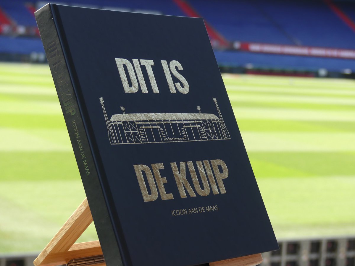 FR12Patrick's tweet image. Vandaag is De Kuip jarig en laat ik 'toevallig' nog een doos vol met zeer licht beschadigde exemplaren van het boek 'Dit is De Kuip' (tweede druk) dat Berne van Leeuwen en ik in 2020 uitbrachten op zolder hebben staan.

Naar mijn weten nergens meer te koop, maar wel nog hier te…
