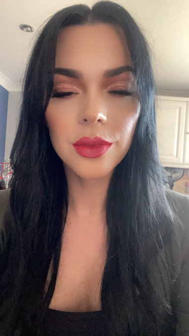 Make-up from show 1 💃💋 xx https://t.co/Z3N16r2WXI